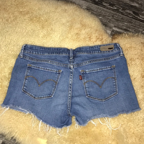 Levi’s Jean shorts - Picture 2 of 3
